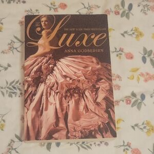 The Luxe by Anna Godbersen Book